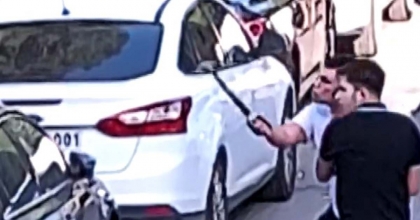 ELİNE ALDIĞI PALA İLE TARTIŞTIĞI KİŞİNİN ÜZERİNE YÜRÜDÜ