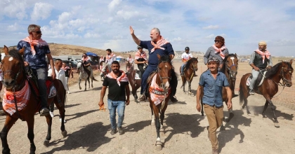 MENEMEN’DE RAHVAN AT ŞÖLENİ YAŞANDI