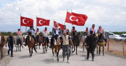MENEMEN'DE RAHVAN AT YARIŞLARI HEYECANI