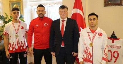 MİLLİ BOKSÖRLER ŞAMPİYONLUK İÇİN RİNGE ÇIKIYOR