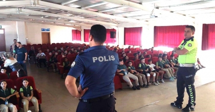 ORTAOKUL ÖĞRENCİLERİNE EMNİYET GÜÇLERİNDEN EĞİTİM SEMİNERİ