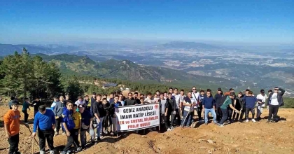 ÖĞRENCİLERDEN ZİRVE TIRMANIŞI