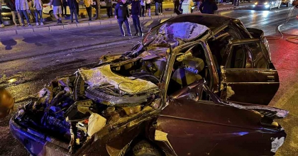 OTOMOBİL DEMİR YÜKLÜ TIRA ÇARPTI: 1 AĞIR YARALI