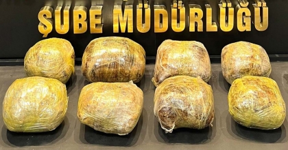 ÇAMURLUKTA ZULALANAN 4 KİLO ESRARI POLİS BULDU