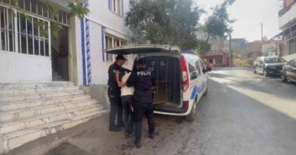 POLİSTEN KAÇAN SUÇ MAKİNESİ, SAKLANDIĞI ÇATIDA YAKALANDI