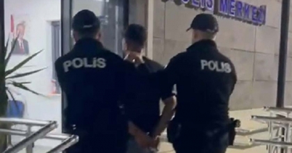POLİSTEN KAÇAN SUÇLU, KAPIDAN GİRDİ BACADA YAKALANDI