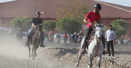 RAHVAN ATLAR CUMHURİYET İÇİN KOŞTU