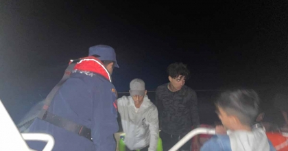 RADARLA TESPİT EDİLEN DÜZENSİZ GÖÇMENLER YAKALANDI