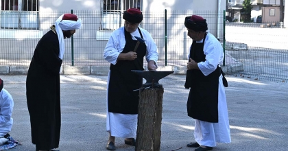 ŞED KUŞANIP AHİLİK TEŞKİLATINA GİRDİLER