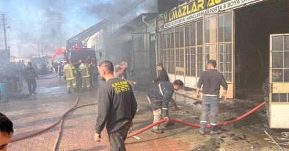 SANAYİ SİTESİNDE ÇIKAN YANGINDA 5 DÜKKAN ZARAR GÖRDÜ