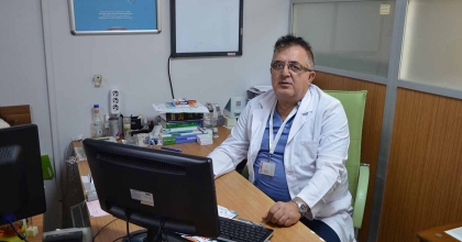 SEVİLEN DOKTOR 18 AY İÇİN GELDİ 28 YILDIR GÖREV YAPIYOR