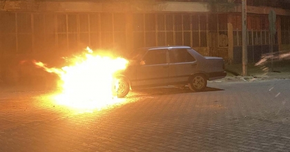 SEYİR HALİNDEKİ OTOMOBİL ALEV ALDI