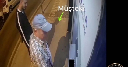 ATM’DEN PARA ÇEKEN EMEKLİYİ GASP ETTİ