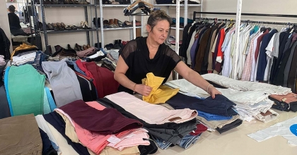 SÖKE’DE ‘GİYSİ BANK’ HİZMETE DEVAM EDİYOR