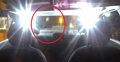 TAKSİYİ ÇALDI, ORTALIĞI BİRBİRİNE KATIP HAREKET EDEN TAKSİDEN ATLADI