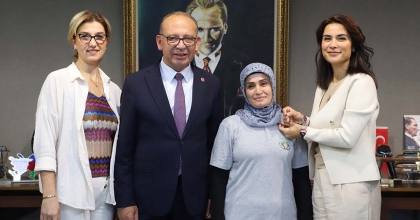 TEMİZLİK İŞÇİSİNDEN ÖRNEK DAVRANIŞ