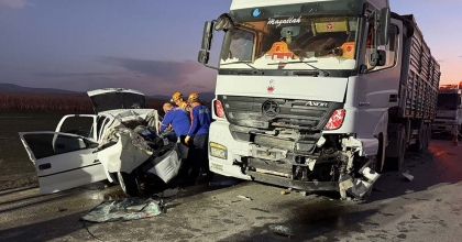 AFYONKARAHİSAR'DA FECİ KAZA