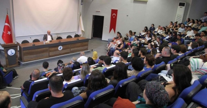 ÜNLÜ AKADEMİSYEN PAÜ’DE AÇILIŞ DERSİNE KATILDI