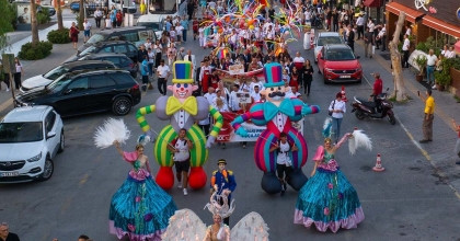 FESTİVAL AÇILIŞI RİO KARNAVALINI ARATMADI