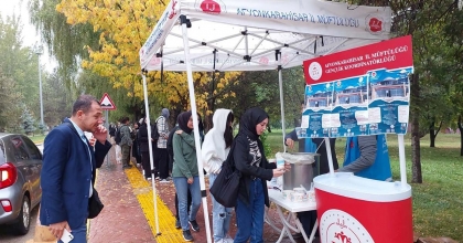 ÜNİVERSİTE ÖĞRENCİLERİNE İKRAMLI KARŞILAMA