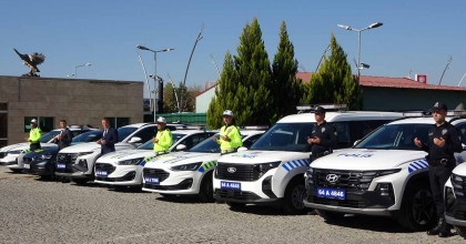 UŞAK'TA EMNİYET VE JANDARMAYA 18 YENİ HİZMET ARACI TESLİM EDİLDİ