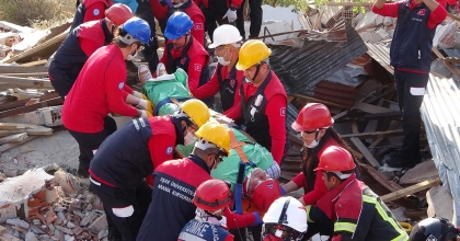 UŞAK'TA GERÇEĞİNİ ARATMAYAN DEPREM TATBİKATI