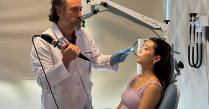 25 YAŞINDAKİ GENÇ KIZIN DİŞİ AMELİYATLA BURNUNDAN ÇIKARILDI