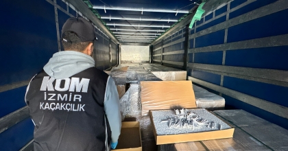 TUZ RUHU KOLİLERİNDEN 4 MİLYON LİRALIK KAÇAK MAKARON ÇIKTI