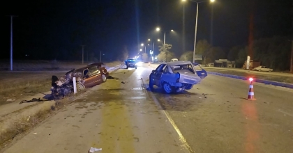 ARAÇLARIN HURDAYA DÖNDÜĞÜ KAZADA 5 KİŞİ YARALANDI