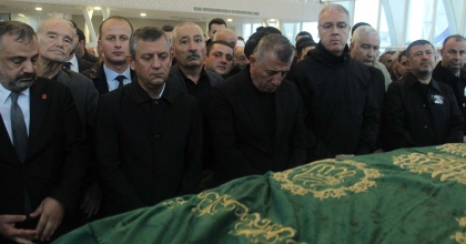 BAŞKAN GÜNAY'I ACILI GÜNÜNDE ÖZGÜR ÖZEL YALNIZ BIRAKMADI