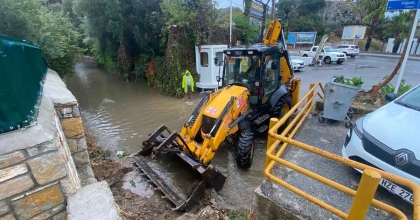 BELEDİYE EKİPLERİNDEN YAĞMUR MESAİSİ
