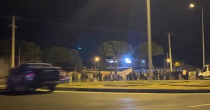 14 YAŞINDAKİ KIZ KAZADA AĞIR YARALANDI, MAHALLELİ EYLEM YAPTI