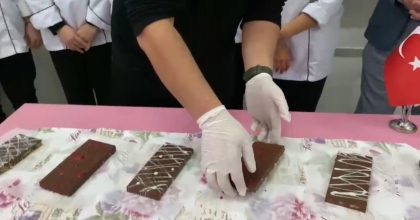 BU DA KAYMAKLI DUBAİ ÇİKOLATASI