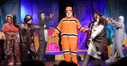 ÇOCUKLAR İÇİN SAHNE ALDILAR