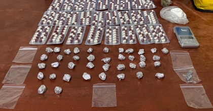 ÇÖPE DE ATSA GİZLEYEMEDİ, ZEHİR TACİRİNİ POLİS YAKALADI