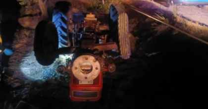 DEVRİLEN TRAKTÖRÜN ALTINDA KALAN KİŞİ HAYATINI KAYBETTİ