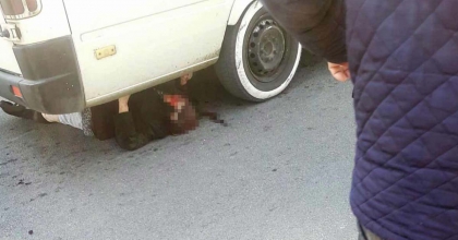 DOLMUŞ ŞOFÖRÜ ARACINDAN İNEN YOLCULARI EZDİ