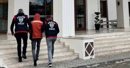 FETHİYE'DE DOLANDIRICILIKTAN ARANAN ŞAHIS TUTUKLANDI