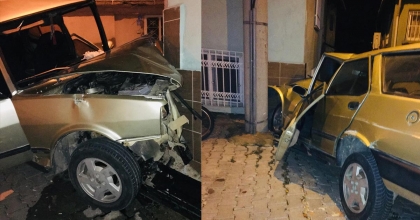 FRENİ BOŞALAN ARAÇ DUVARA ÇARPTI