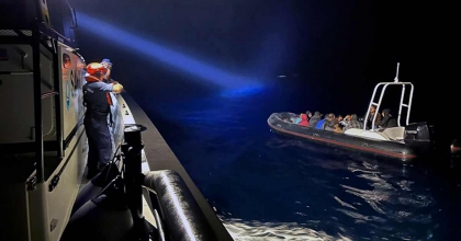 FETHİYE'DE 9'U ÇOCUK 17 DÜZENSİZ GÖÇMEN YAKALANDI  