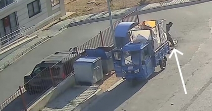 GÜPEGÜNDÜZ YAŞANAN MAZGAL HIRSIZLIĞI KAMERADA