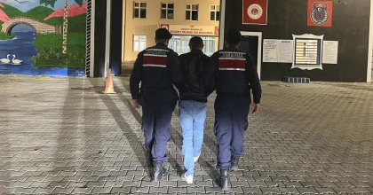 HAPİS CEZASIYLA ARANAN ŞAHIS UYUŞTURUCU MADDELER İLE YAKALANDI