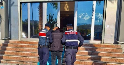 İKİ AYRI SUÇTAN ARANAN FİRARİ SEYDİKEMER'DE YAKALANDI