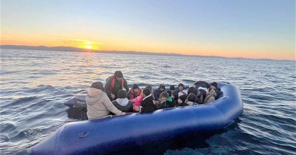 İZMİR AÇIKLARINDA KAÇAK GÖÇMEN YOĞUNLUĞU