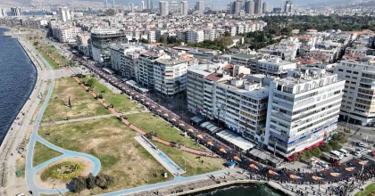 350 METRELİK POSTERLE “ATA'YA SAYGI YÜRÜYÜŞÜ” DÜZENLEDİ