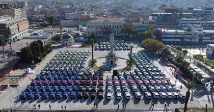 İZMİR'DE EMNİYET VE JANDARMAYA 988 YENİ ARAÇ