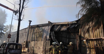 İZMİR'DE KİMYA FABRİKASINDA YANGIN VE PATLAMALAR: 2 YARALI