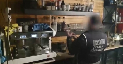İZMİR’DEKİ EĞLENCE MEKANLARINA KAÇAK ALKOL OPERASYONU