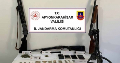 JANDARMA BASKINDA UYUŞTURUCU VE TARİHİ ESER ELE GEÇİRDİ