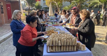 KENDİLERİ ÜRETİP SATARAK ÖĞRENCİ OKUTUYORLAR